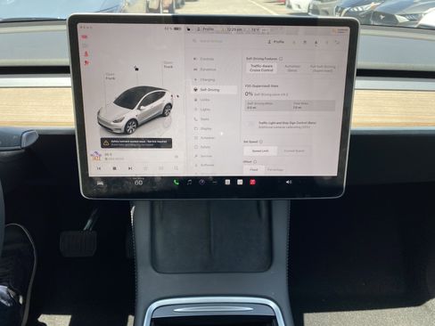 Used 2024 Tesla Model Y Long Range AWD/4WD image 17