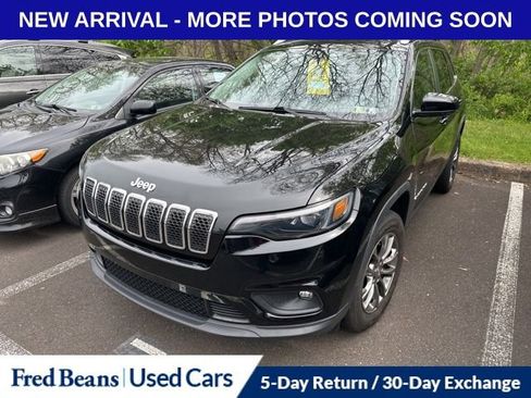 Used 2019 Jeep Cherokee Latitude Plus w/ Cold Weather Group AWD/4WD image 2