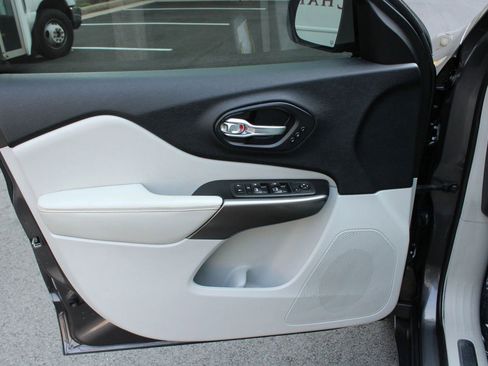 Used 2020 Jeep Cherokee Limited image 14