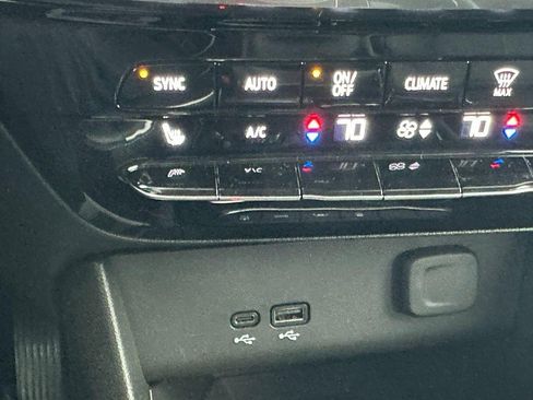 Used 2024 Buick Encore GX Avenir image 22