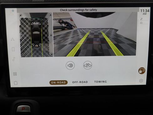 New 2024 Land Rover Defender 110 SE image 12