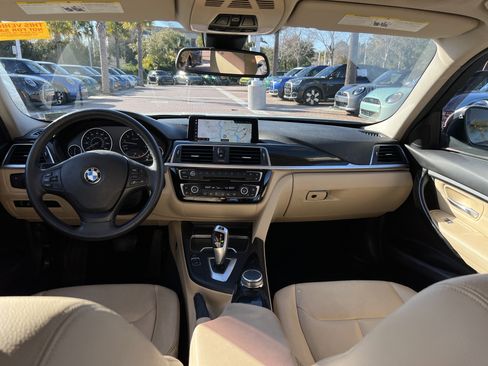 Used 2018 BMW 320i xDrive Sedan w/ Premium Package image 30