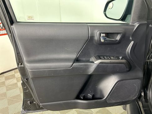 Used 2020 Toyota Tacoma TRD Sport w/ Technology Package AWD/4WD image 11