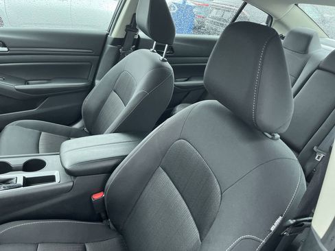 Used 2025 Nissan Altima 2.5 SV FWD image 11