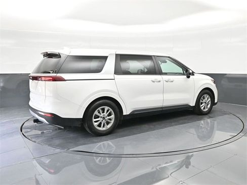 Used 2024 Kia Carnival LX image 15