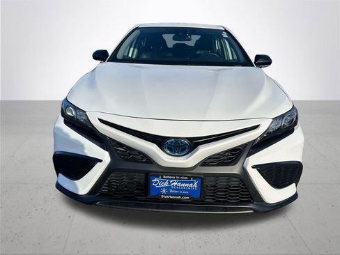 Used 2024 Toyota Camry SE image 3