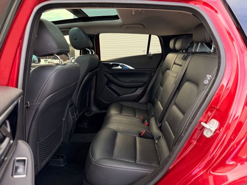 Used 2017 INFINITI QX30 image 21