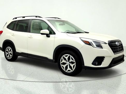 Used 2022 Subaru Forester Premium AWD/4WD image 3