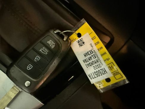 Used 2022 Hyundai Elantra SE FWD image 40