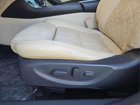 Used 2016 Nissan Maxima Platinum w/ Interior Lighting Package image 23