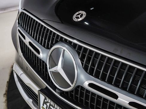 Used 2025 Mercedes-Benz GLC 300 image 9