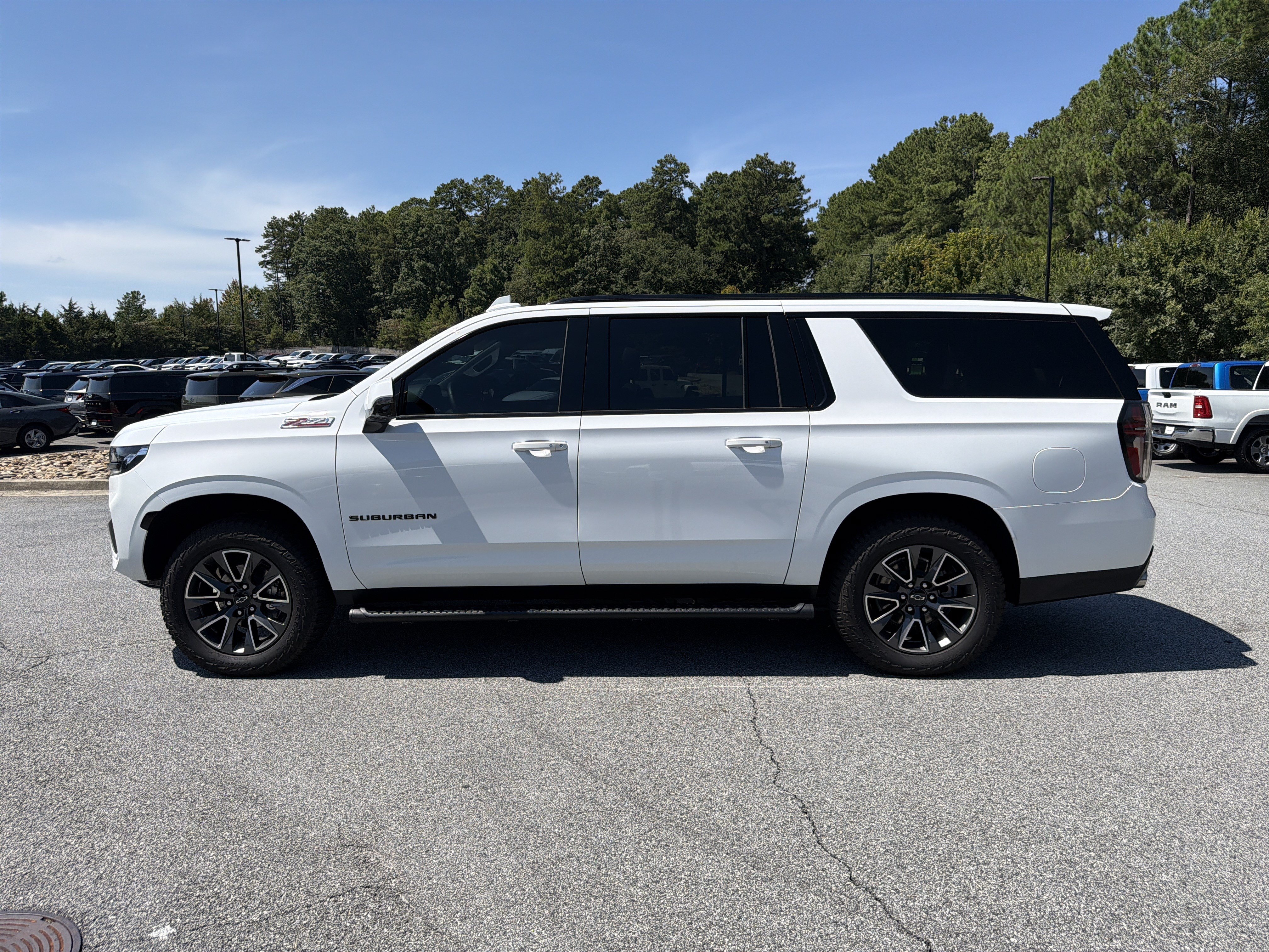 Used 2023 Chevrolet Suburban Z71 w/ Z71 Off-Road Package AWD/4WD image 4