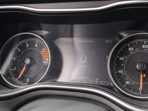 Used 2019 Jeep Cherokee Limited AWD/4WD image 10