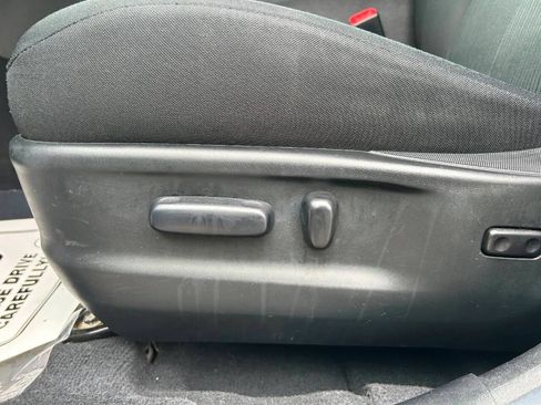Used 2014 Toyota Venza LE AWD/4WD image 18