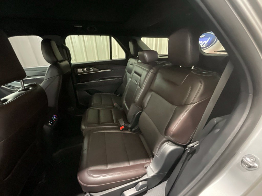 Used 2025 Ford Explorer Platinum AWD/4WD image 11