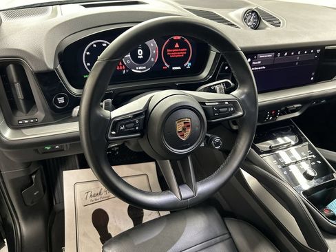 Certified 2025 Porsche Cayenne Coupe AWD/4WD image 5