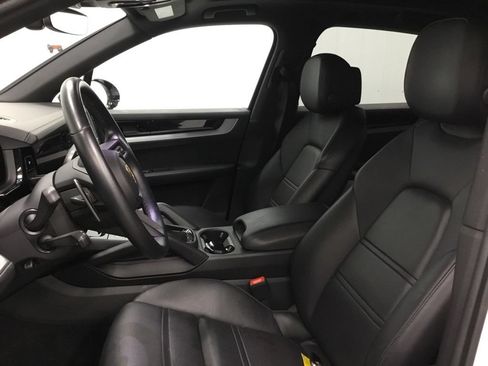 Used 2024 Porsche Cayenne AWD/4WD image 10