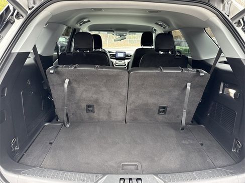 Used 2022 Ford Explorer XLT w/ Equipment Group 202A image 19