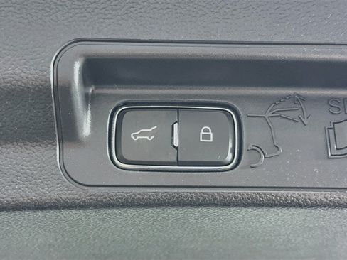 Used 2025 Ford Explorer Active w/ Active Comfort Package RWD image 31