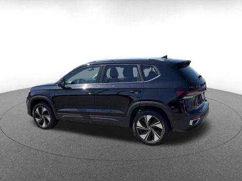 Used 2025 Volkswagen Taos SE AWD/4WD image 10