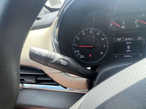 Used 2023 Chevrolet Traverse LS image 32