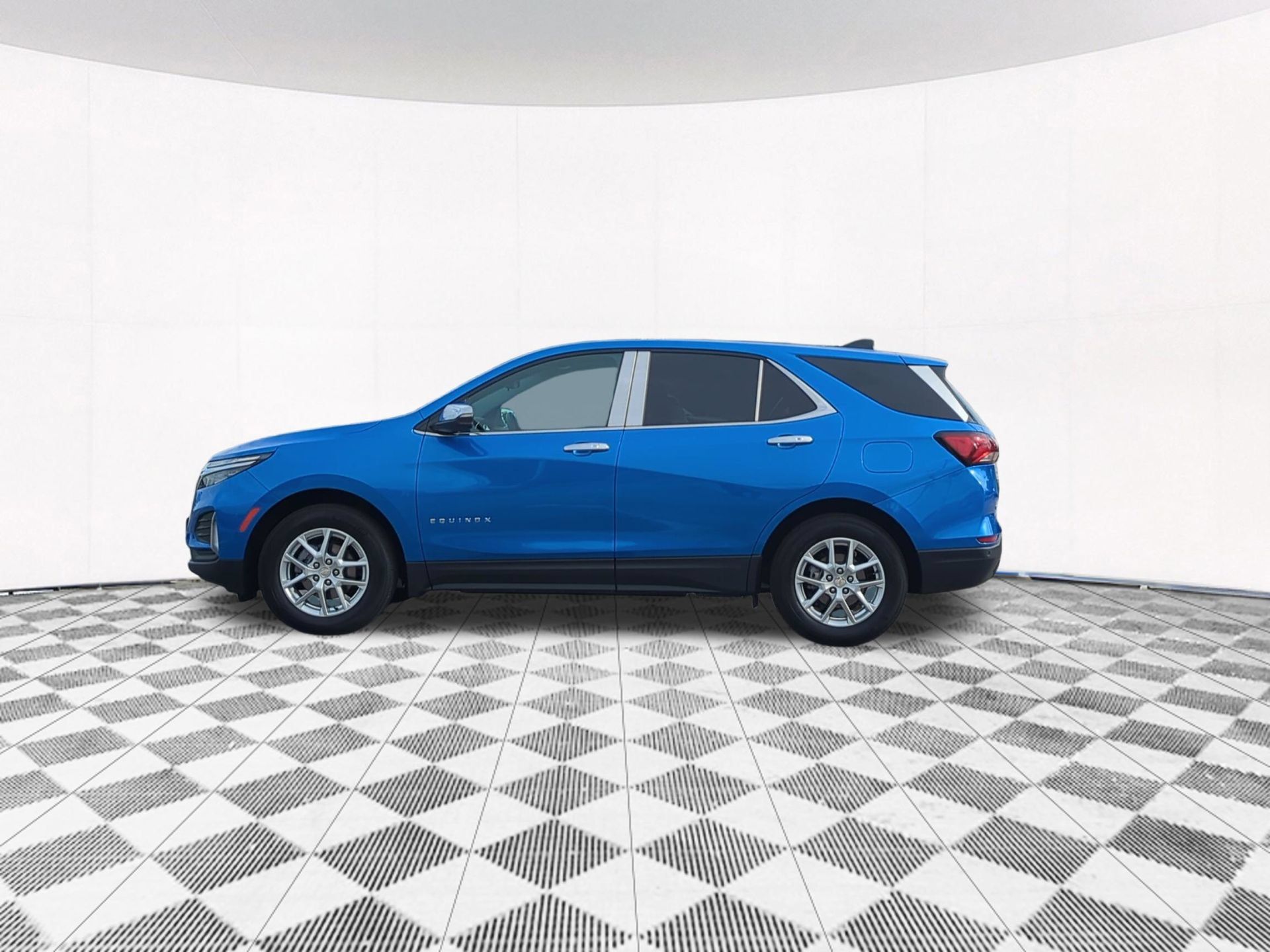 Used 2024 Chevrolet Equinox LT FWD image 2