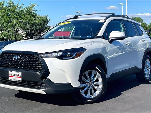 Used 2022 Toyota Corolla Cross LE w/ Moonroof Package AWD/4WD image 1