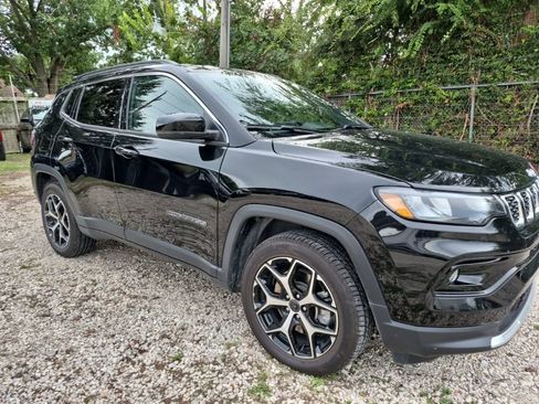 Used 2025 Jeep Compass Limited AWD/4WD image 4