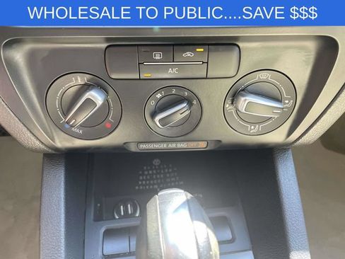 Used 2013 Volkswagen Jetta SE FWD image 28