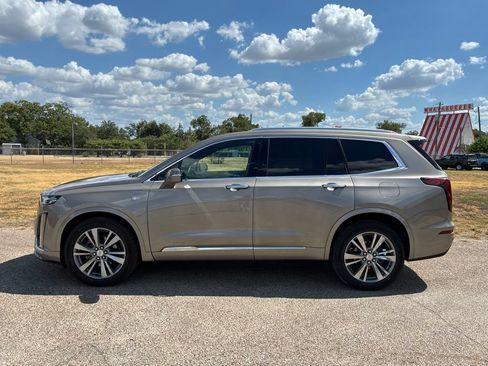 Used 2022 Cadillac XT6 Premium Luxury AWD/4WD image 8