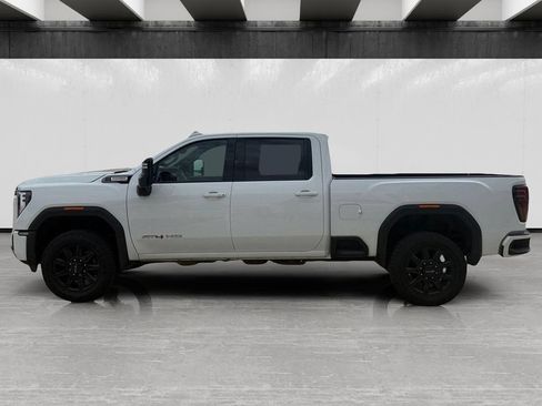 Used 2025 GMC Sierra 2500 AT4 AWD/4WD image 2