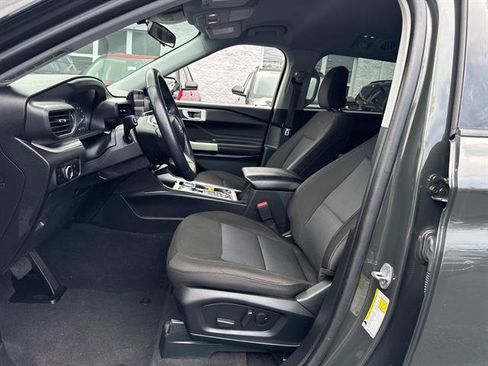 Used 2023 Ford Explorer XLT AWD/4WD image 7