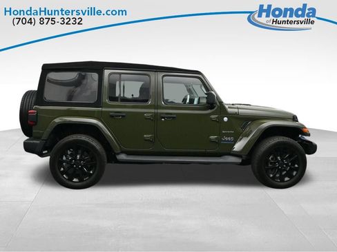 Used 2024 Jeep Wrangler Unlimited Sahara w/ Technology Group AWD/4WD image 9