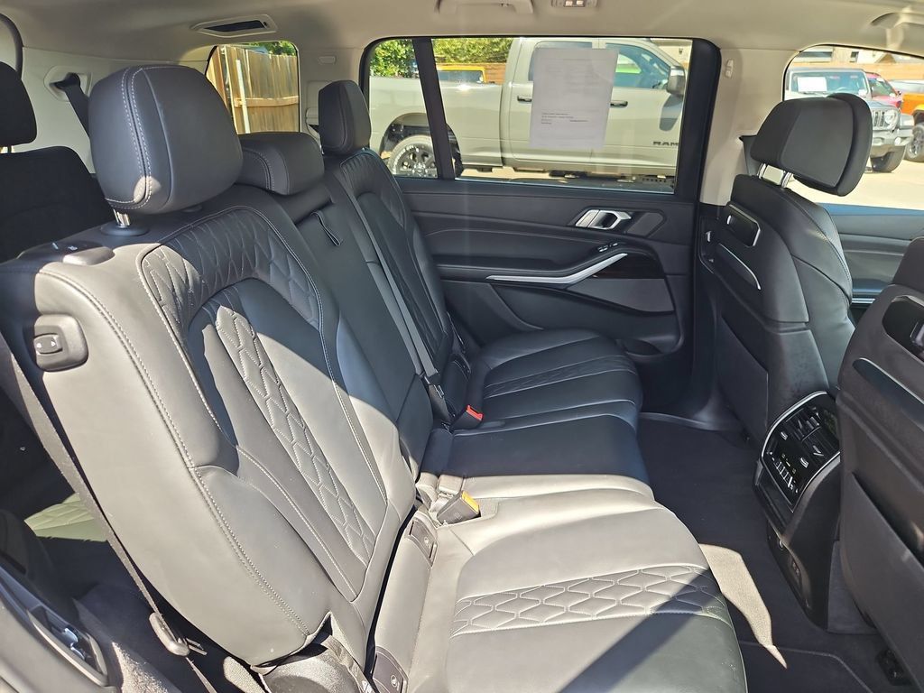 Used 2025 BMW X7 xDrive40i w/ Premium Package AWD/4WD image 15