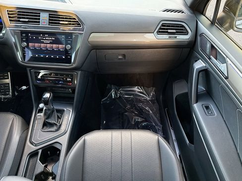 Used 2023 Volkswagen Tiguan SE R-Line image 16