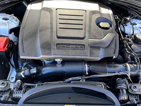 Used 2025 Jaguar F-PACE R-Dynamic S image 33