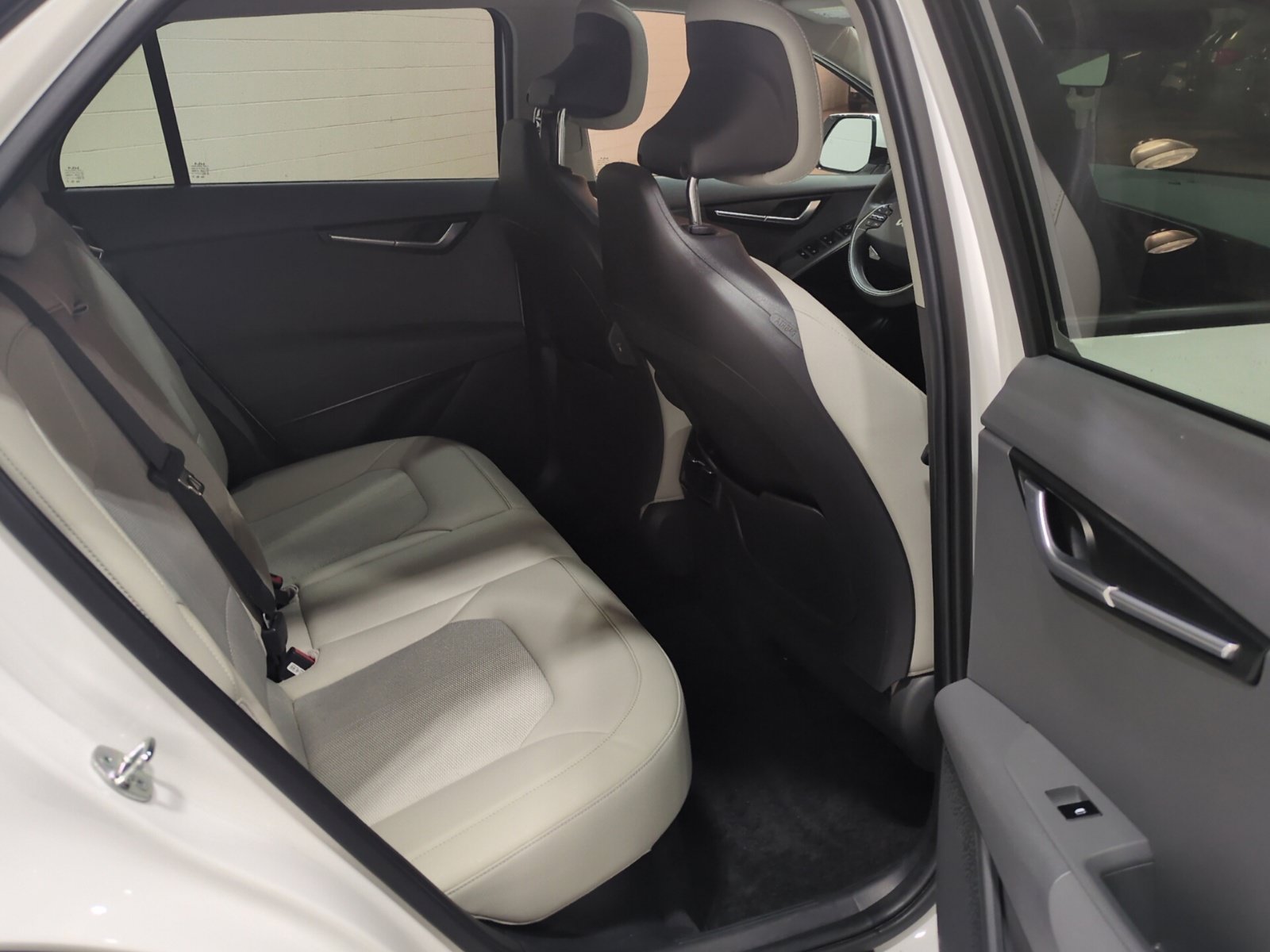 Certified 2024 Kia Niro EX Touring FWD image 11