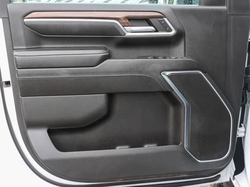 Used 2024 Chevrolet Silverado 2500 LT AWD/4WD image 11
