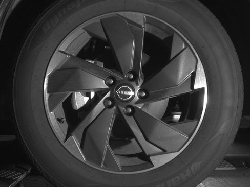 Used 2025 Nissan Rogue SV AWD/4WD image 11
