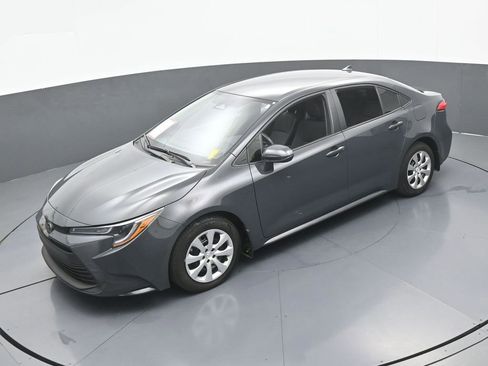 Used 2025 Toyota Corolla LE FWD image 39