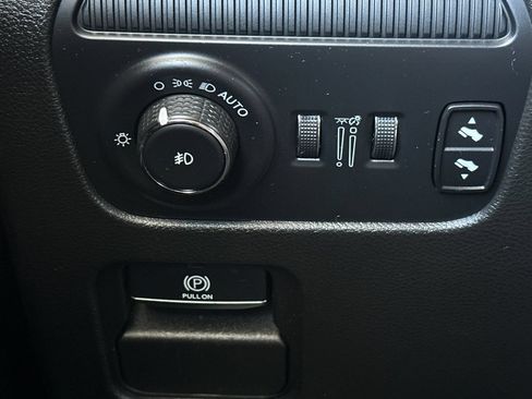 Used 2024 Jeep Wagoneer L Series II RWD image 38