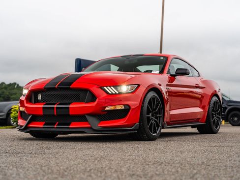 Used 2016 Ford Mustang Shelby GT350 w/ Technology Package RWD image 3