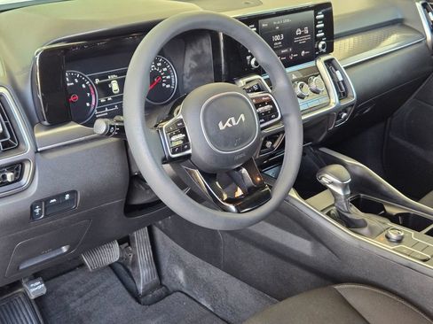 Used 2023 Kia Sorento LX AWD/4WD image 10