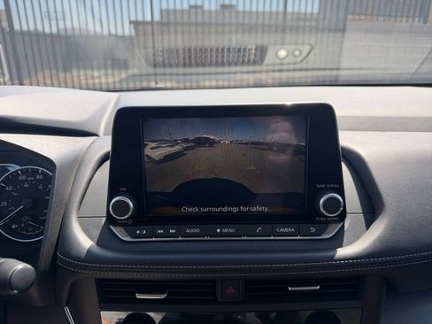 Used 2025 Nissan Rogue SV FWD image 25