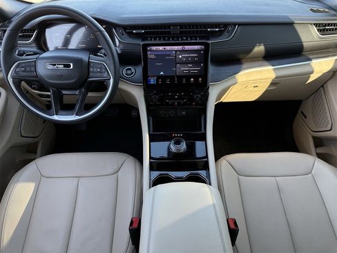 Used 2023 Jeep Grand Cherokee L Limited w/ Luxury Tech Group II image 9