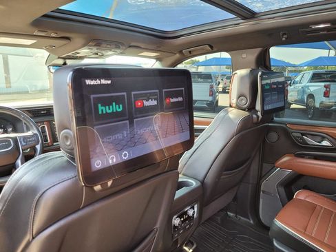 Used 2023 GMC Yukon Denali Ultimate w/ LPO, Floor Liner Package AWD/4WD image 14