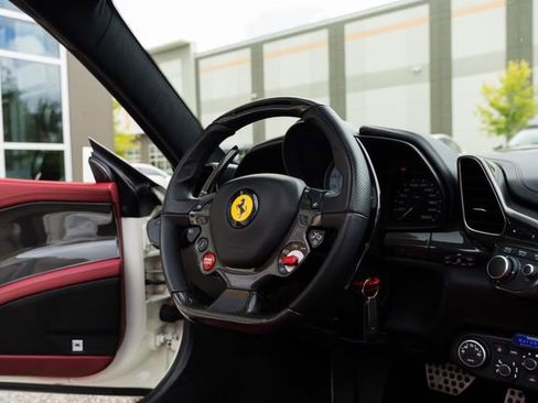 Used 2014 Ferrari 458 Spider image 27