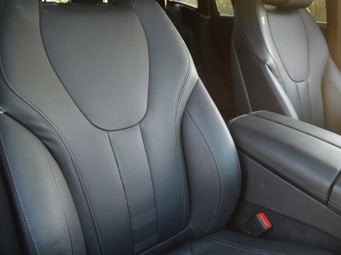 Used 2022 BMW X6 xDrive40i w/ M Sport Package image 36