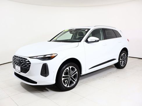 Used 2025 Audi Q5 Premium w/ Convenience Package image 11