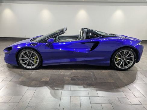 Used 2025 McLaren Artura Spider image 3